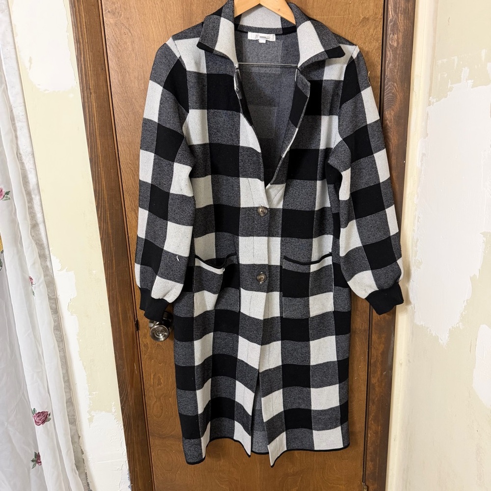 Love + Luxe Women’s Large Size Black and White Checkered Sweater Coat